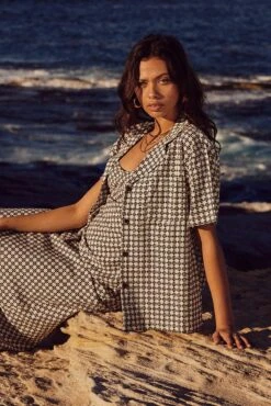 Brown Geo Shirt Short Sleeve Collared Neck